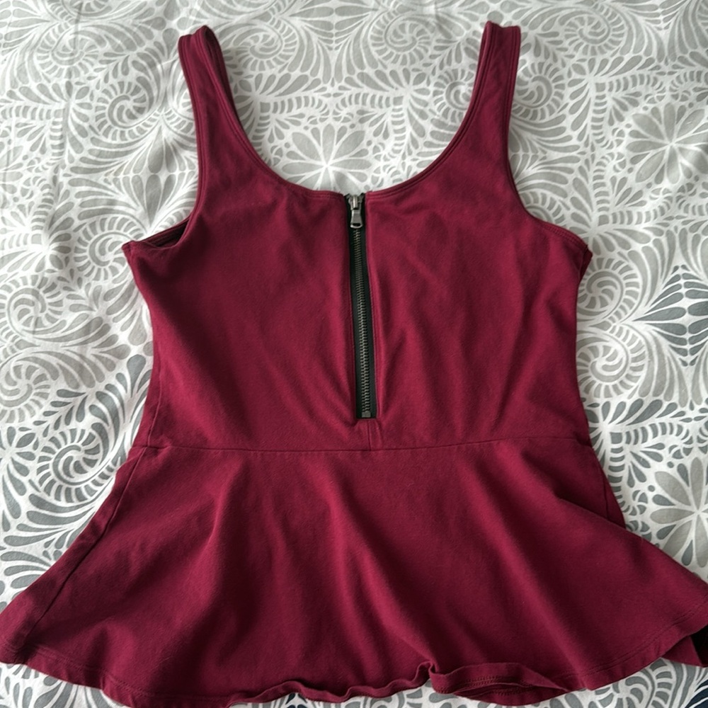 Elegant Burgundy Sleeveless Top - Picture 2 of 2